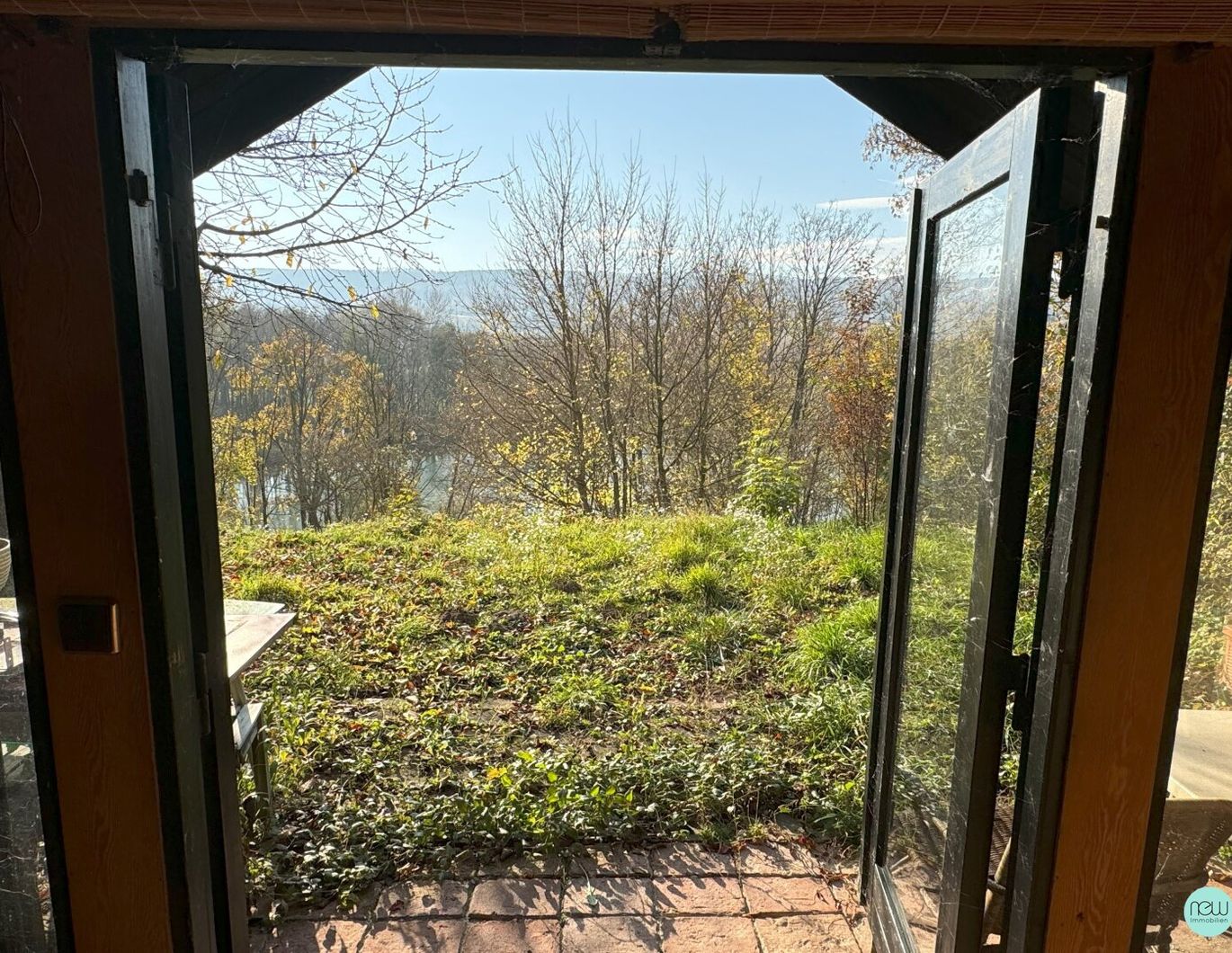 Grundstück in erster Reihe mit Seeblick und kleinem Wochenendhaus