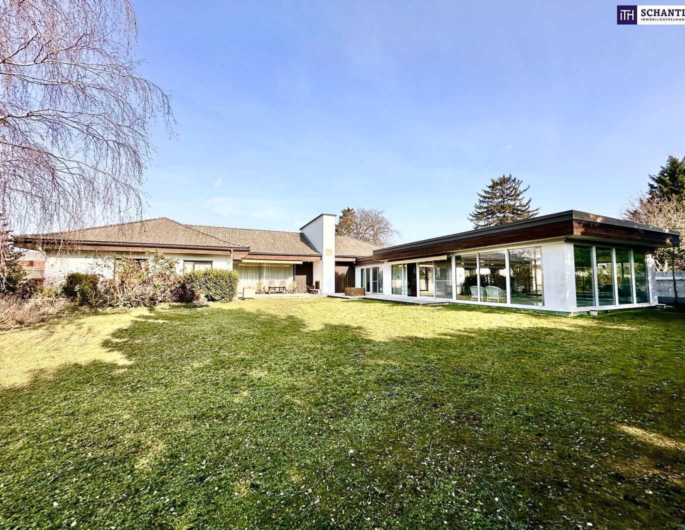 Traumhafter Bungalow ++ Villa mit Indoor-Pool ++ Weinkeller ++ Wunderschöner Gepflegter Garten ++ Perfekte Lage in Gänserndorf ++ Beeindruckende Architektur ++ Vielseitige Nutzungsmöglichkeiten ++