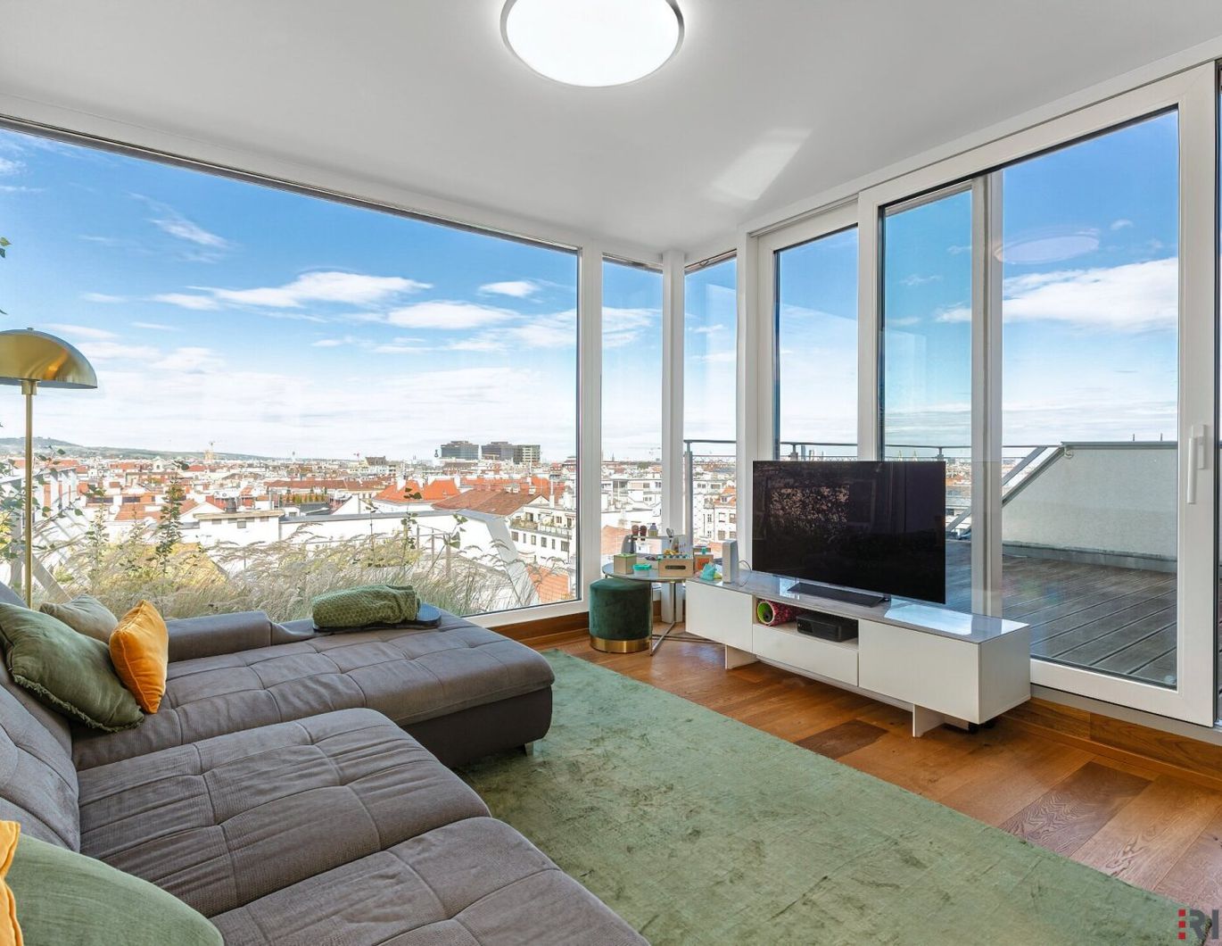 Ein unvergleichbarer Ausblick | 4-Zimmer Dachgeschoßwohnung mit hochwertiger Einbauküche | Parkplatz optional