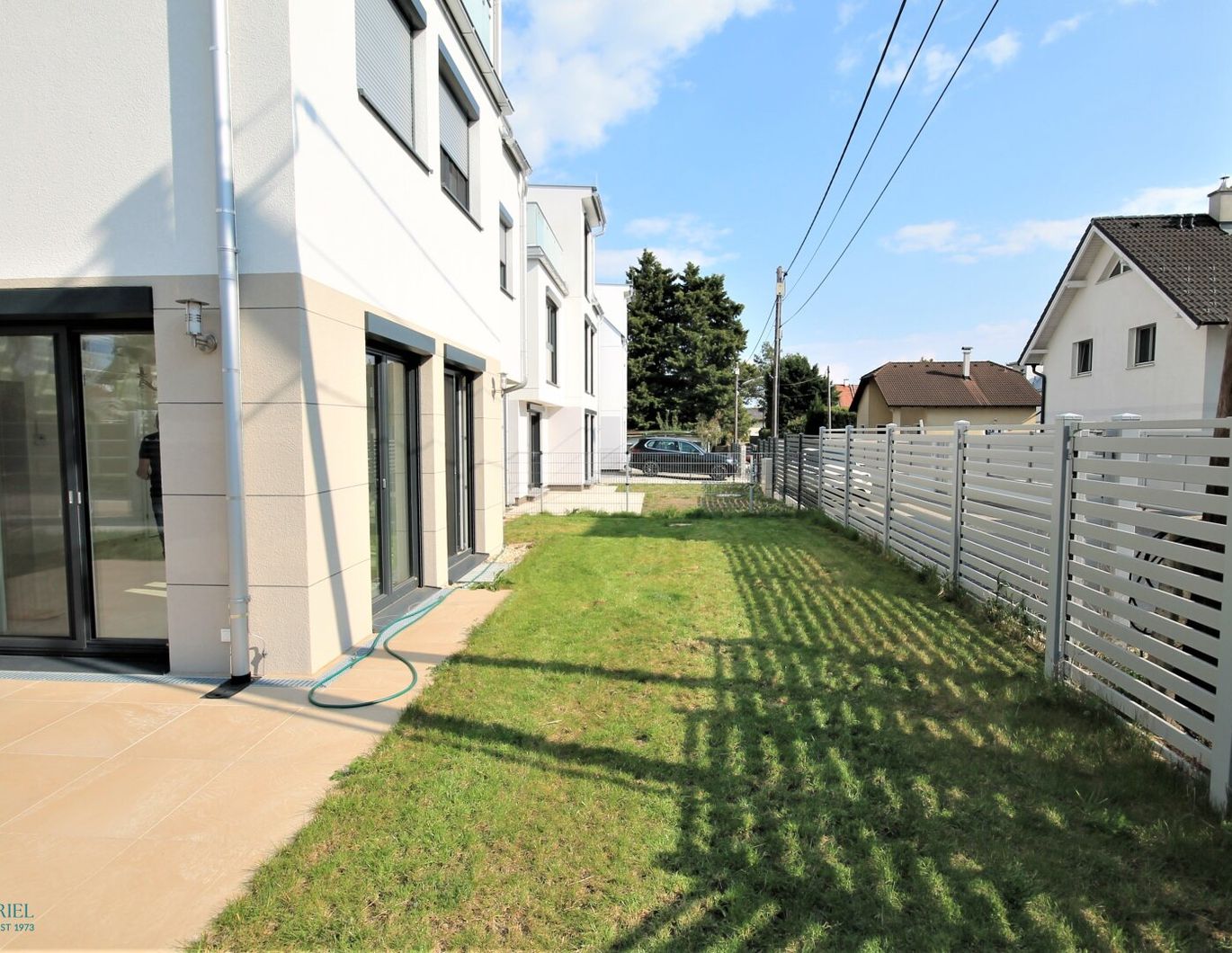 MODERNES EINFAMILIENHAUS