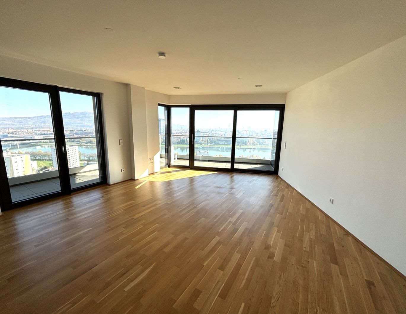 TOP 4-ZIMMER WOHNUNG IN EXKLUSIVER LAGE - 93m² inkl. 30m² Balkon - 21. OIG