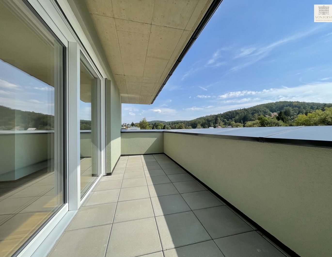 MODERNE DACHGESCHOSS-WOHNUNG mit traumhafter DACHTERRASSE und wunderschönem Ausblick