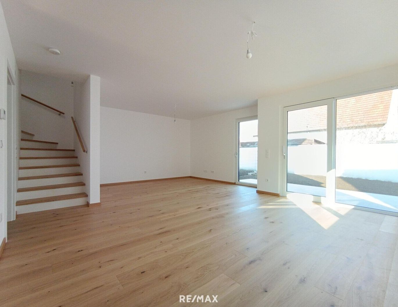 Erstklassige Doppelhaushälfte auf Eigengrund in Essling