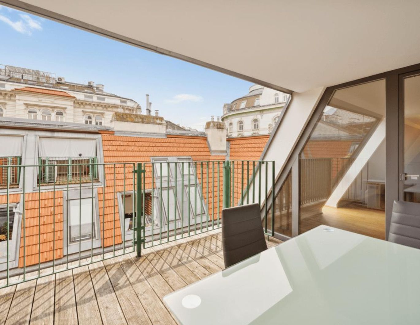 4-Zimmer-Altbau-Maisonette mit Terrasse nahe Mariahilfer Straße & Naschmarkt