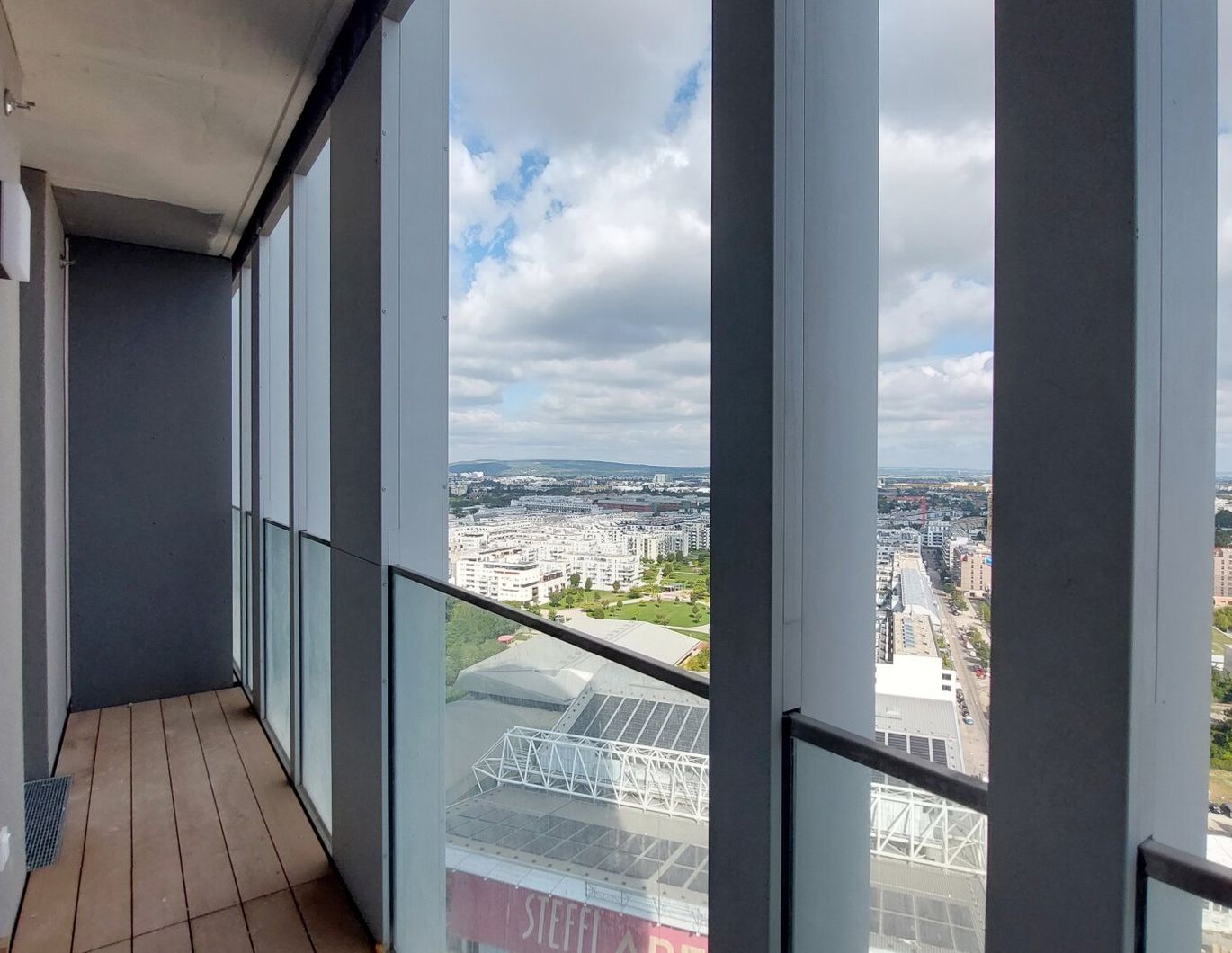 Modernes Wohnen mit Pool & Sauna - TOWER HOMES - V22