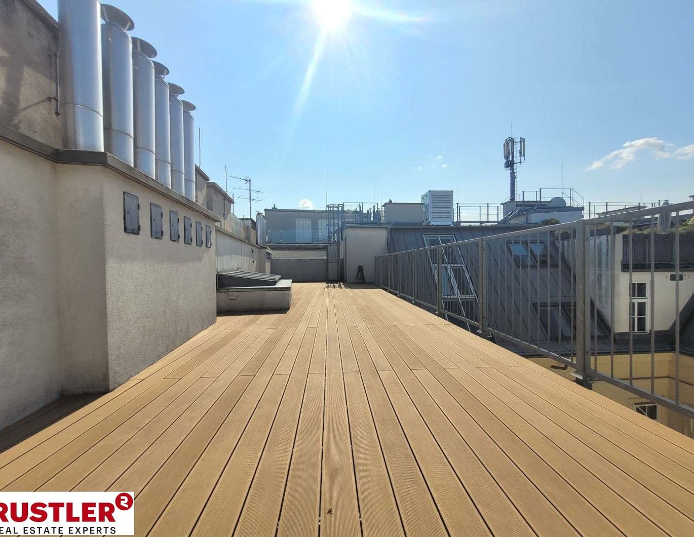 Großzügig angelegte Dachgeschoss Maisonette mit ca. 70qm Terrasse