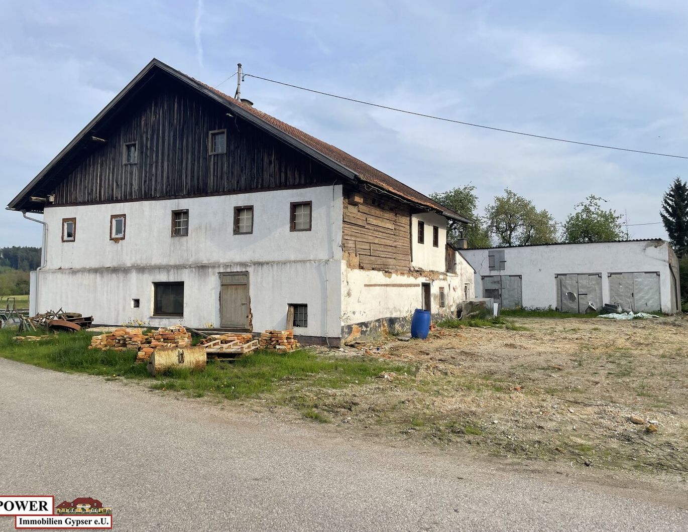 großer Baugrund mit sehr altem Bauernhaus! Eine Investitionsmöglichkeit für kreative Köpfe!