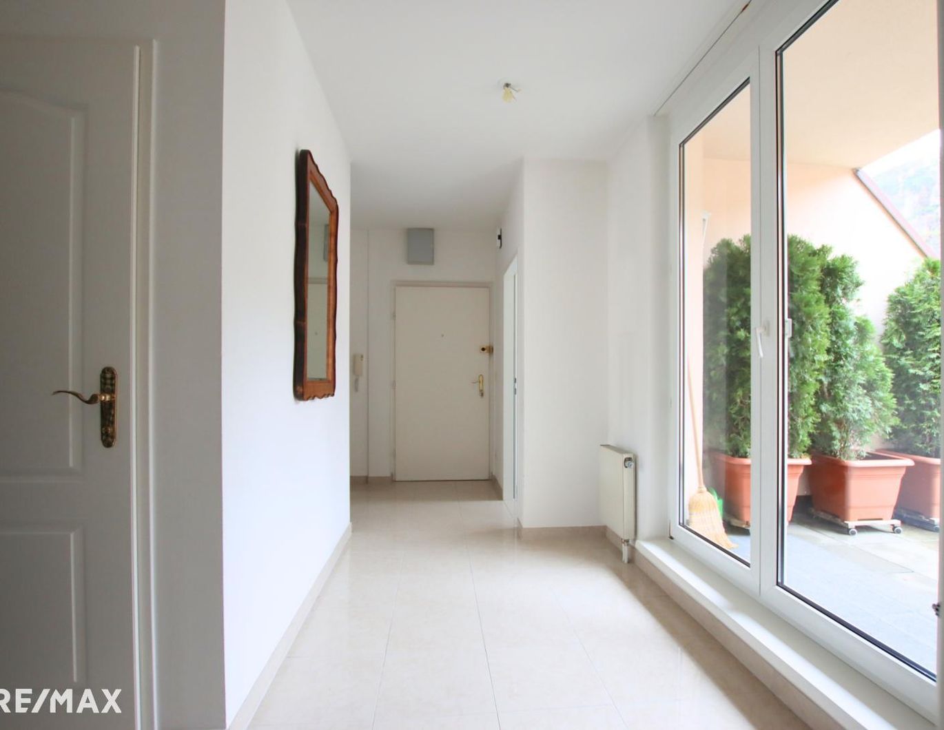 CHARMANTE 3,5-ZIMMER-WOHNUNG inkl. Terrasse mit atemberaubendem Blick auf die Burgruinen