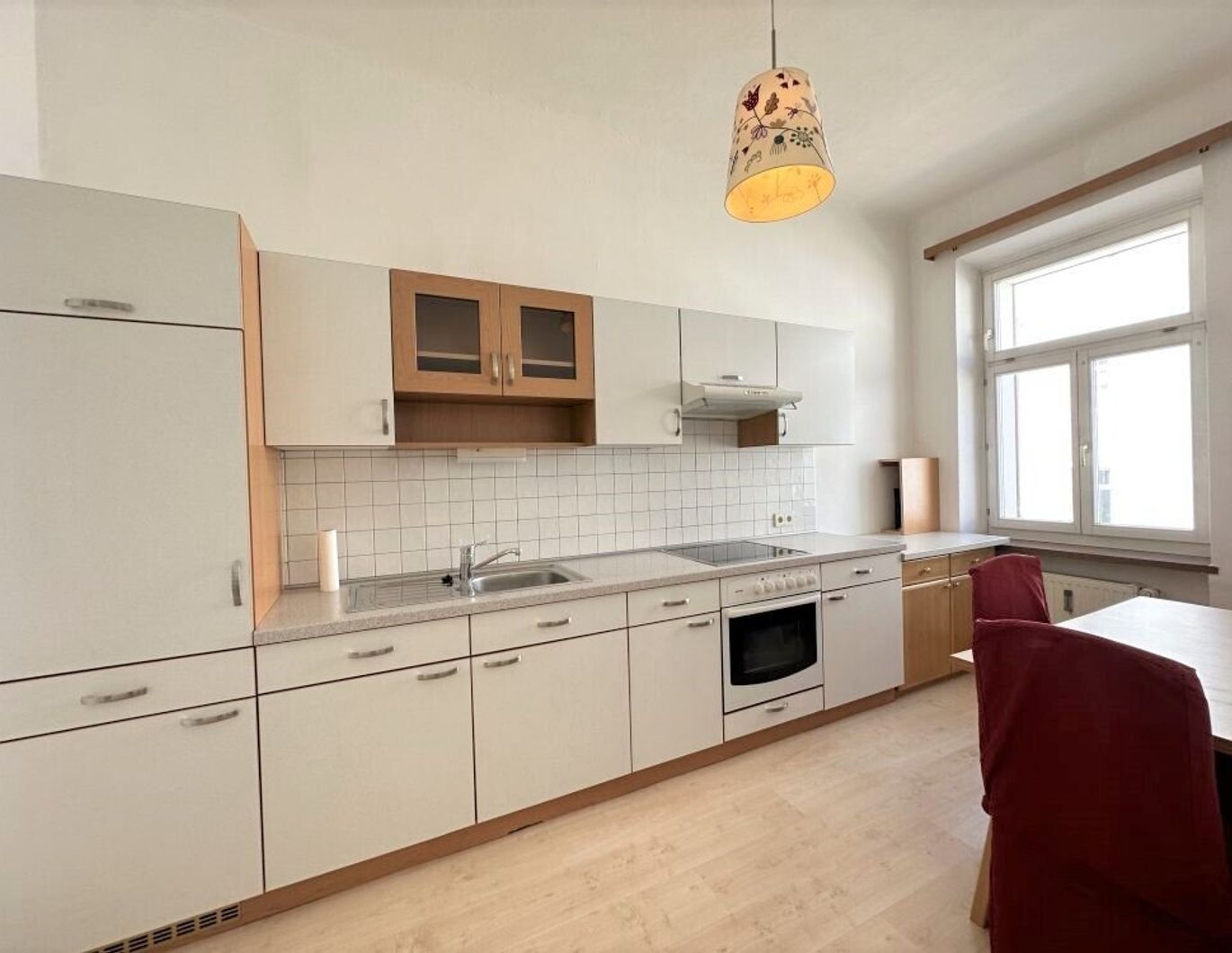 Wunderschöne 2-Zimmer-Altbauwohnung mit separater Küche und rd. 45m² Eigengarten in zentraler Grazer Lage nähe Augarten