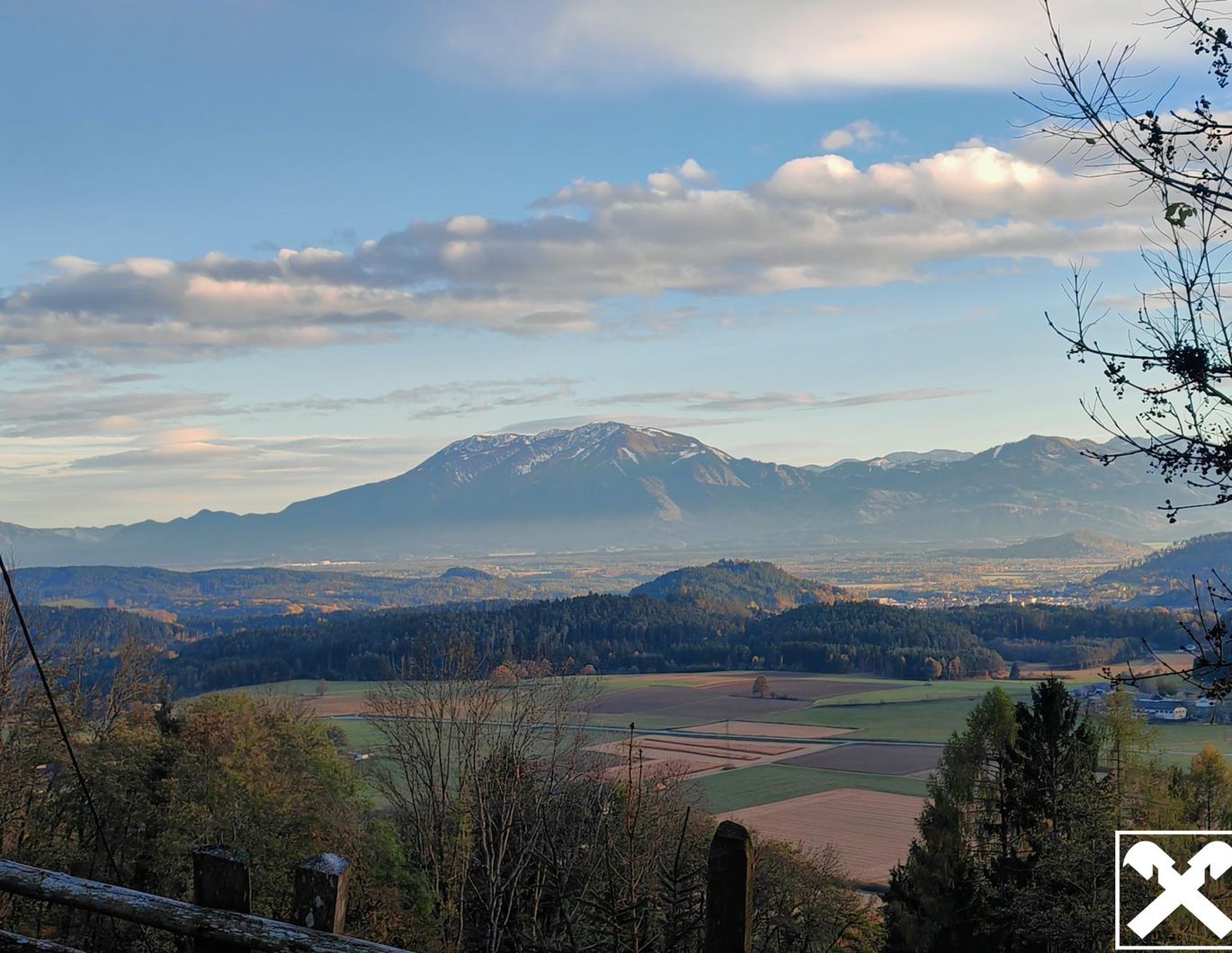 Traumhafte Bergkulisse! Kleinlandwirtschaft mit charmanter Hofstelle und großzügigen Grünflächen