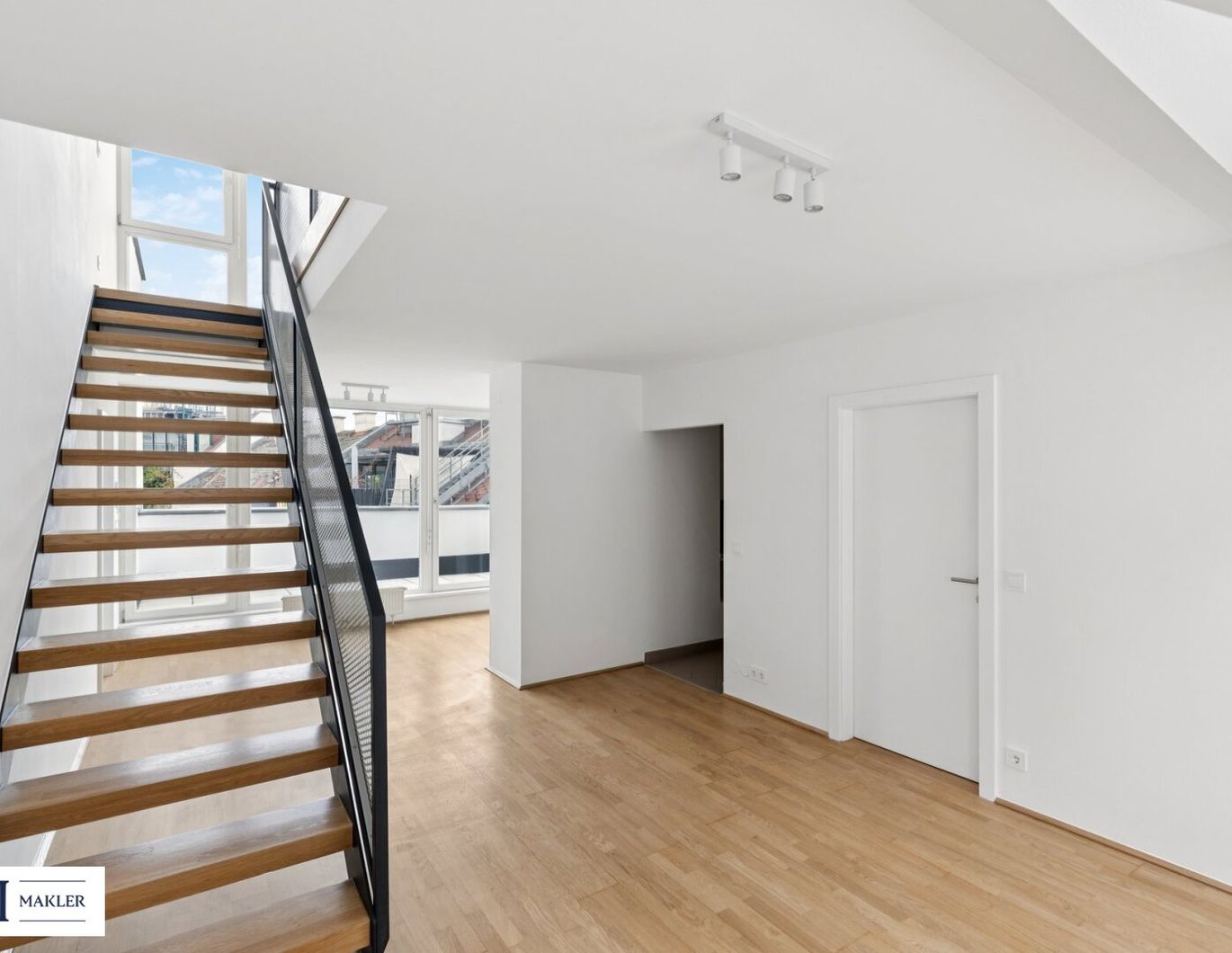Exklusive Dachgeschoss-Maisonette mit Terrasse und Galerie - Wohnen über den Dächern Wiens