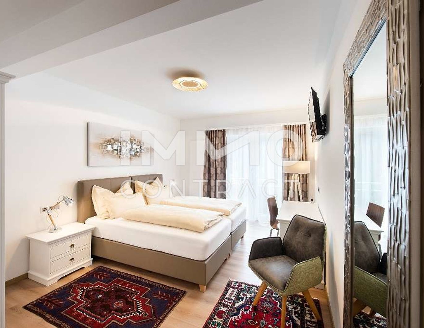 FAMILIENRESIDENZ FÜR GROSSFAMILIEN AUD DEM IN-U. AUSLAND MIT GASTROBETRIEB DIREKT AM HAUPTPLATZ