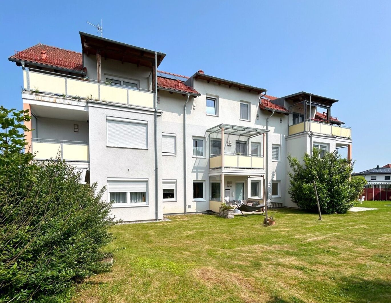 TOP ERDGESCHOSSWOHNUNG MIT TOLLER TERRASSE UND GARTENZUGANG