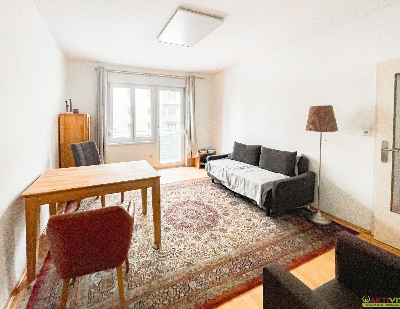 Fußläufig zum LKH: 2-Zimmer-Wohnung mit Westbalkon, gepflegt & sofort beziehbar.