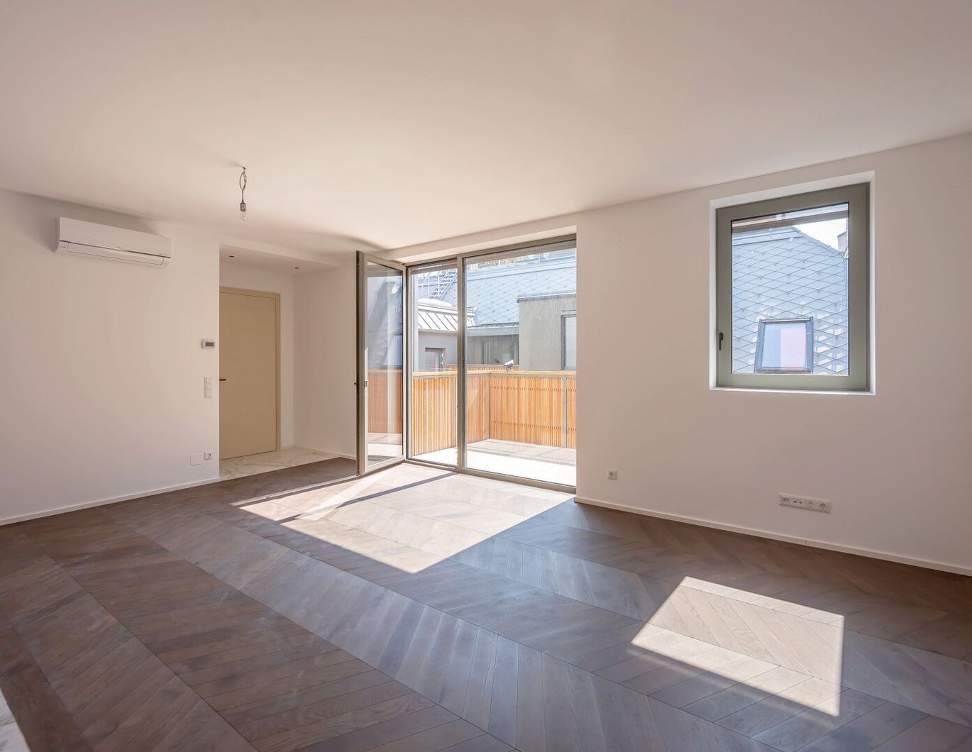 KARAJAN - 2-Zimmer-Dachgeschoß mit zwei Balkonen beim Augarten