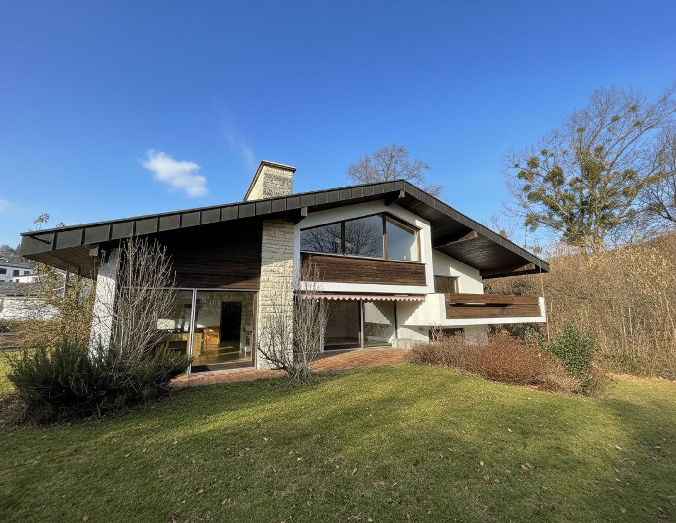 Großes Einfamilienhaus in familienfreundlicher Lage in Göfis zu vermieten!