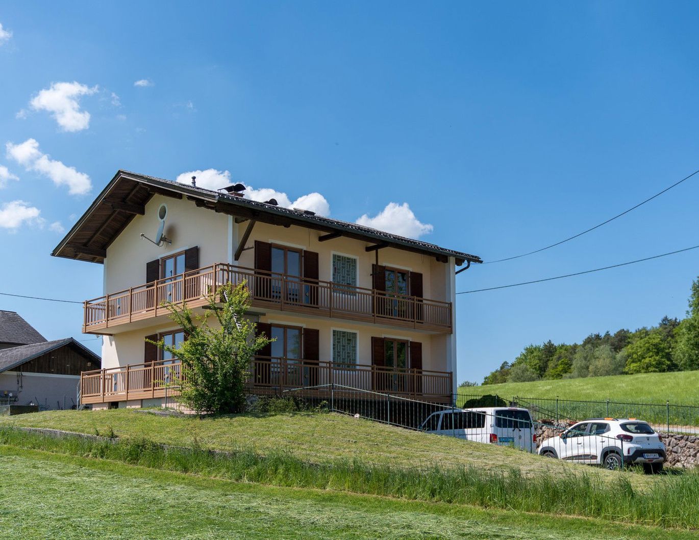Ruhige Lage mit Bergblick - renoviertes 2 Familienhaus zu verkaufen **ohne Makler**Provisionsfrei**