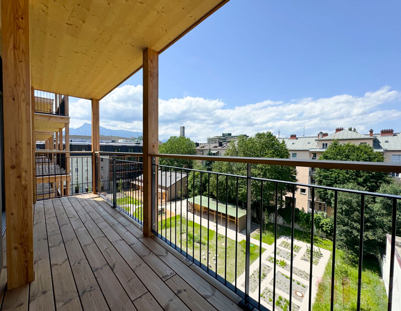 2 - ZIMMER MIT BALKON ALTSTADTNÄHE ERSTBEZUG!