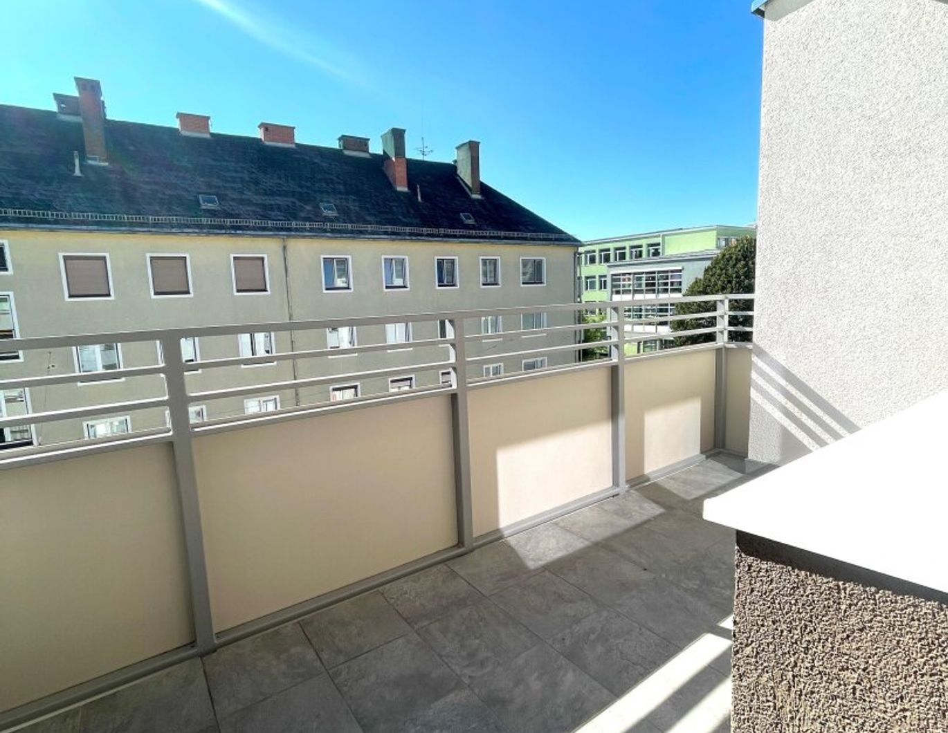 GEIDORF I UNSANIERTER WOHNJUWEL I RUHIGE LAGE MIT GRÜNBLICK I HOHE RÄUME I ALTBAUCHARME MIT PARKETT I BAD MIT BADEWANNE I PROJEKT WOHNEN