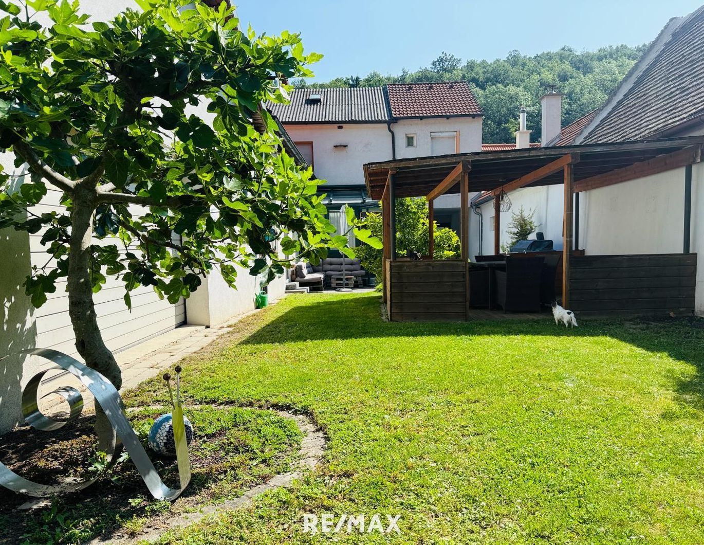 Einfamilienhaus mit Garage & Wintergarten in Ortsrandlage