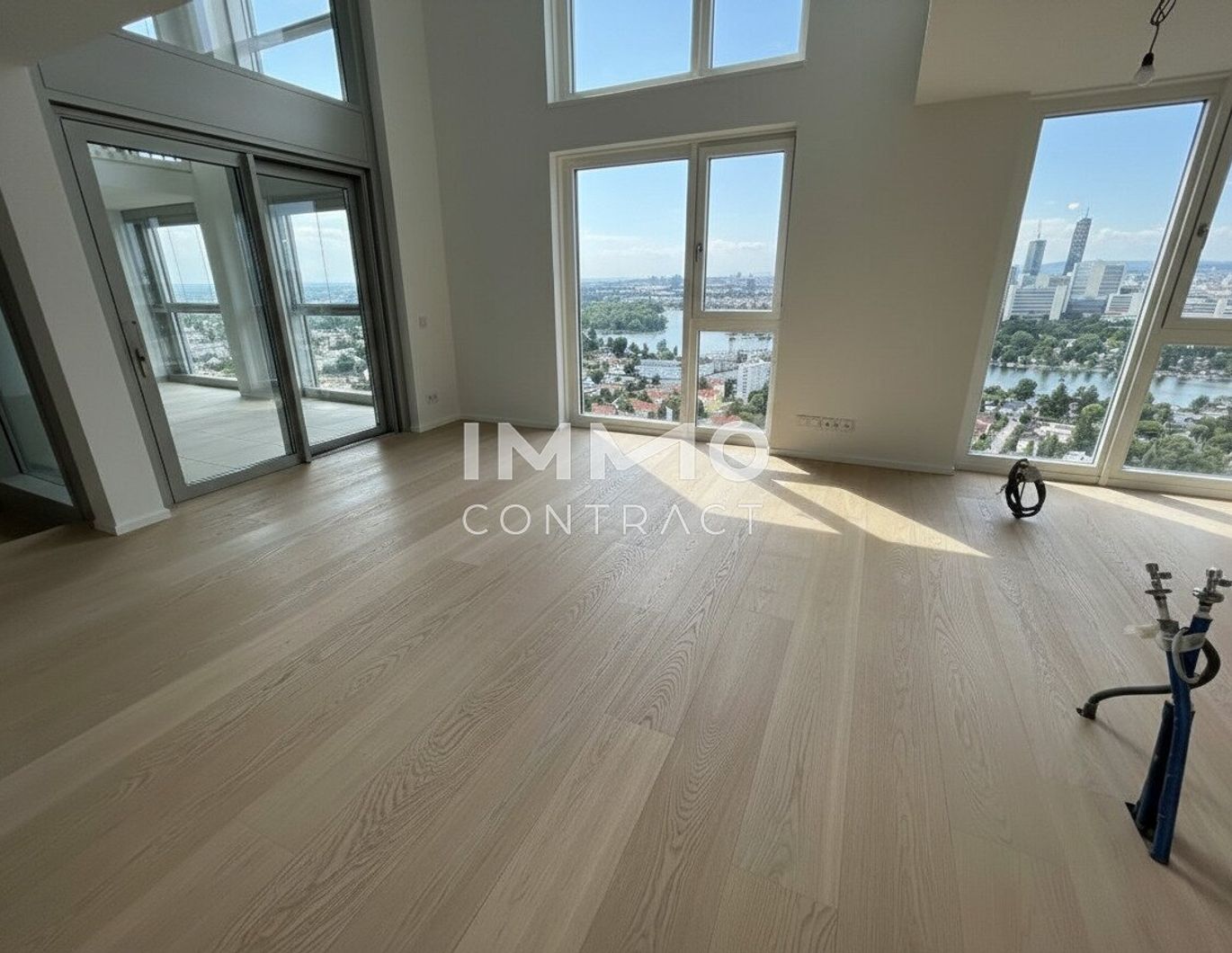 Exklusive Penthouse Wohnung auf 2 Etagen mit atemberaubenden Ausblick auf die Donau und die Innenstadt!