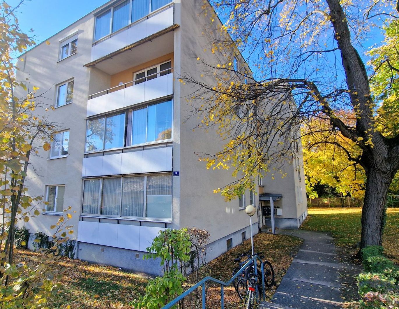 Erstbezug nach Renovierung - 3 Zimmer, zentral mit Loggia / inkl. Heizung und WW-Akonto