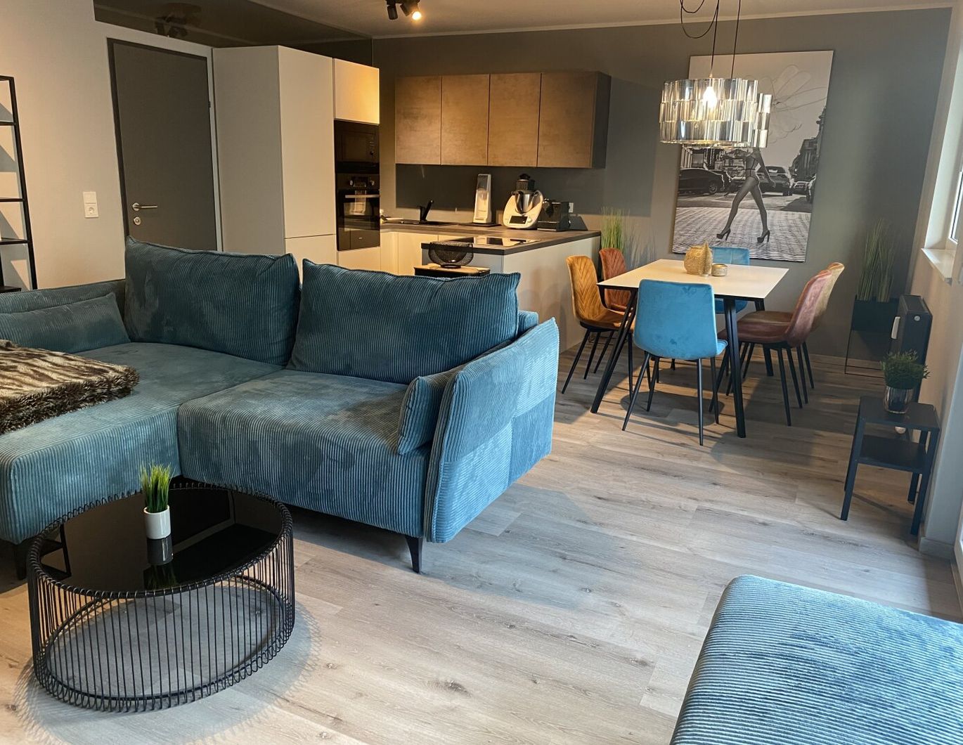 Zwei in eins Wohnen und Vermieten: Große 4-Zimmer-Wohnung in zwei Einheiten geteilt 10410