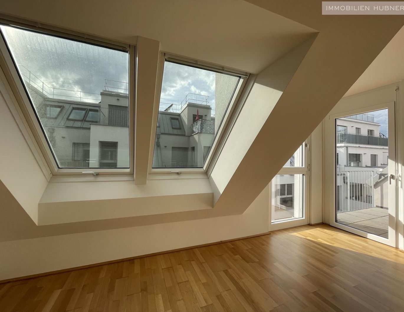 Die ersten Sonnenstrahlen genießen in der neuen Terrassenwohnung! 20min öffentlich nach Wien Mitte!