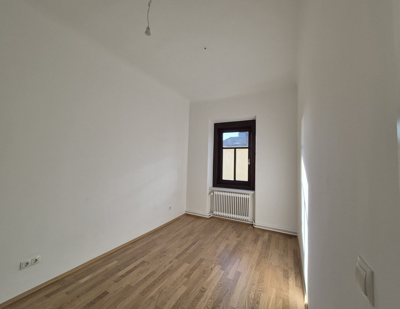 2-Zimmer Wohnung frisch renoviert mit neuer Küche!