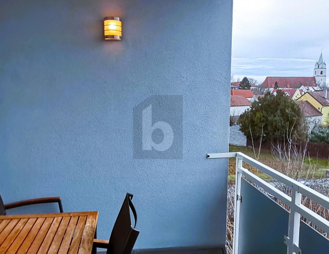 SEHR GEPFLEGT - RUHELAGE - BALKON MIT WEITBLICK
