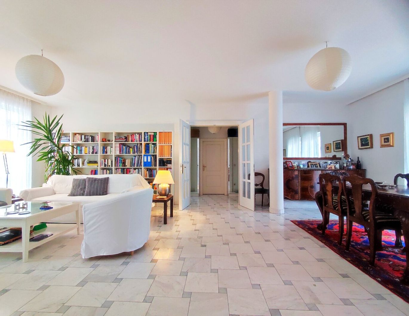LINDENGASSE - Weitläufiger Wohnraum mit Balkon