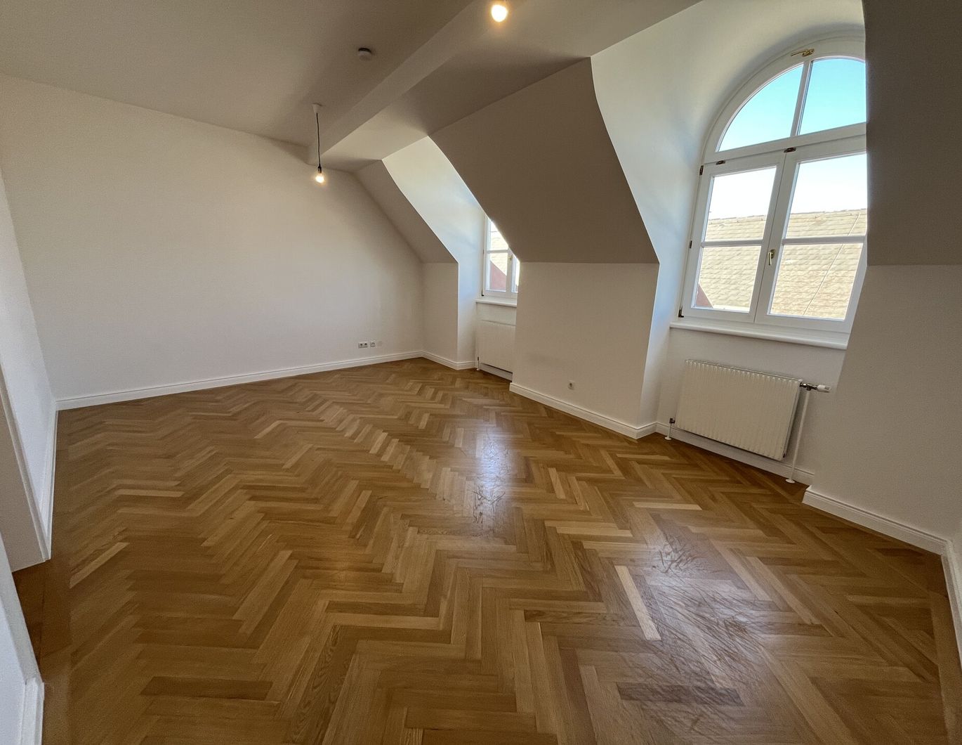 3-Zimmer-Dachgeschoßwohnung in repräsentativer Innenstadtlage - zu mieten in 1010 Wien