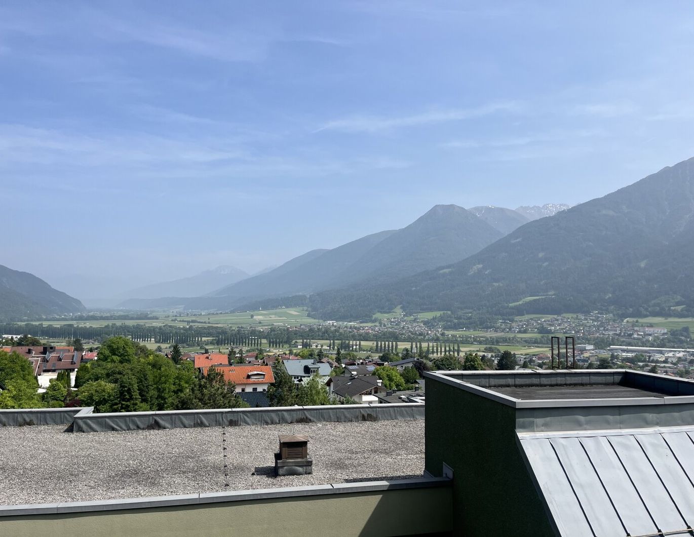 Traumwohnung mit Balkon, nagelneuer Küche & Top-Lage!