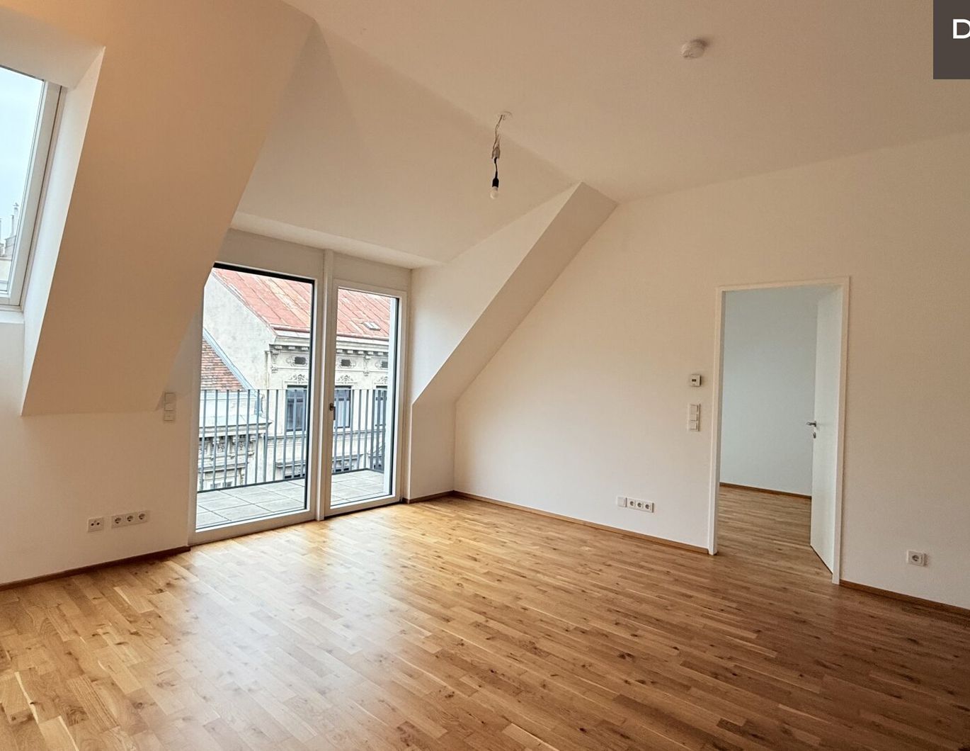 / 2 ZIMMER / U-BAHN NÄHE / BALKON / DACHGESCHOSS / MODERNE AUSSTATTUNG / VERFÜGBAR AB 1.03.2026