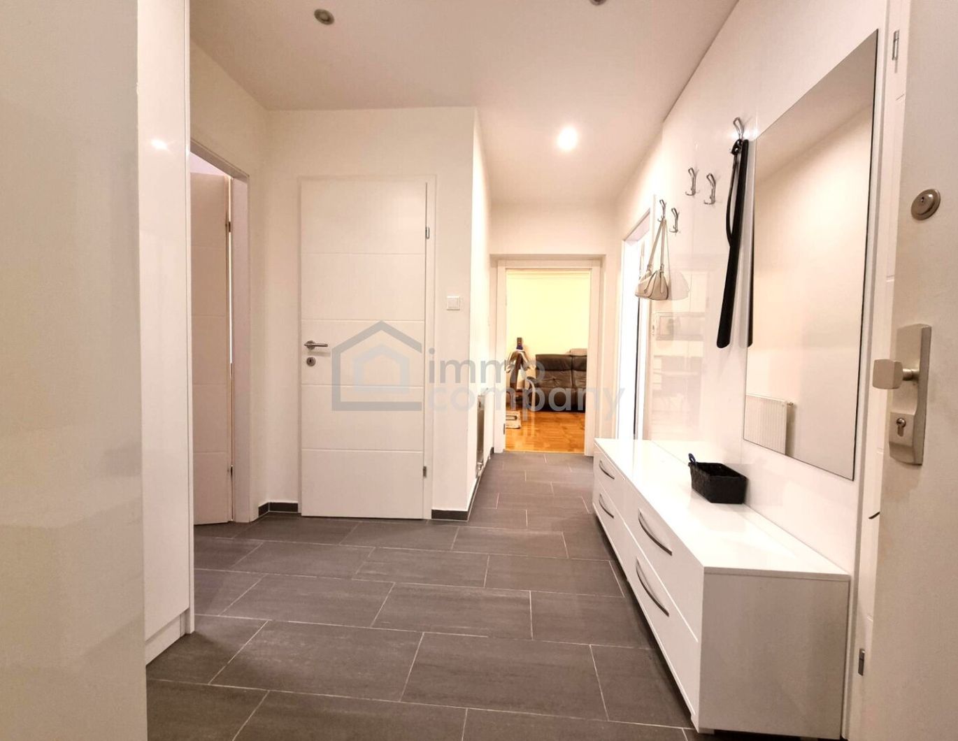 PERFEKTE AUFTEILUNG, TOP-INFRASTRUKTUR und LOGGIA mit GRÜNBLICK - Ihre 3-Zimmerwohnung mit bester INFRASTRUKTUR