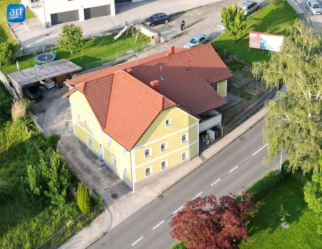 Wohnhaus mit drei getrennten Wohneinheiten ideal für mehrere Familien