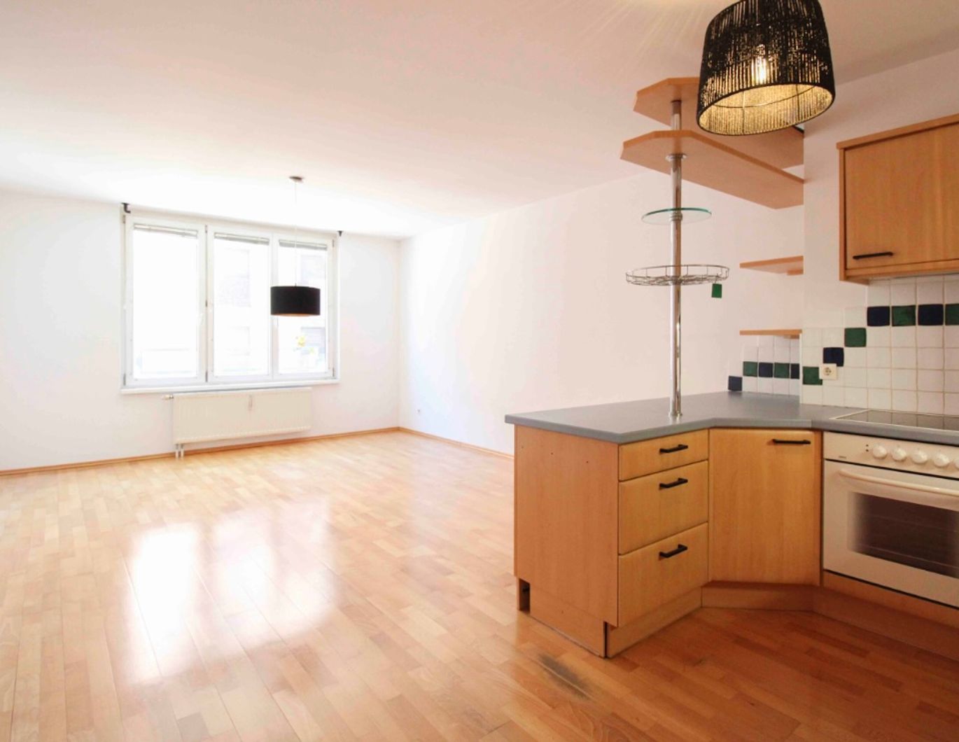 Helle 1 Zimmer Wohnung mit Garagenplatz