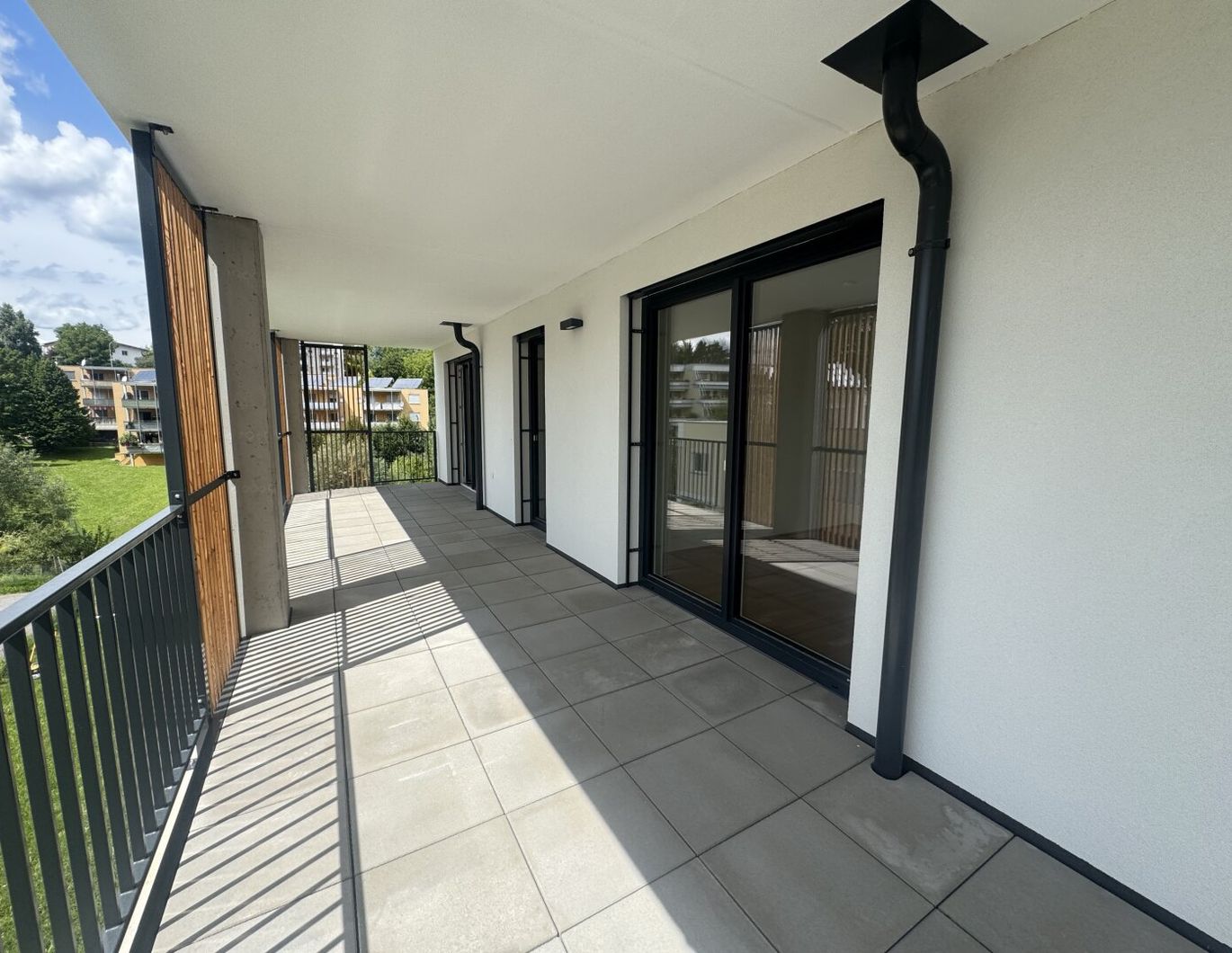 Helle 4-Zimmer-Wohnung mit sehr großer überdachter Terrasse
