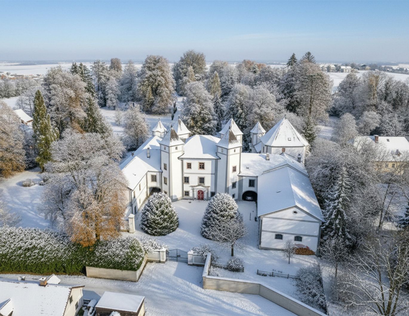 RENAISSANCETRAUM IM SALZKAMMERGUT Wohnschloss mit Charme und Historie