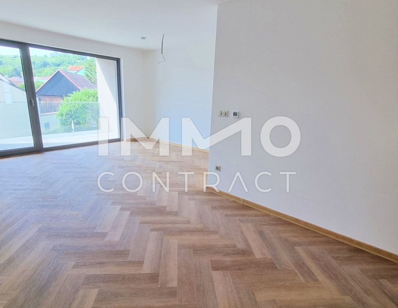 Erstbezug: Helle 2-Zimmer-Wohnung mit gemütlicher Loggia in Münichsthal