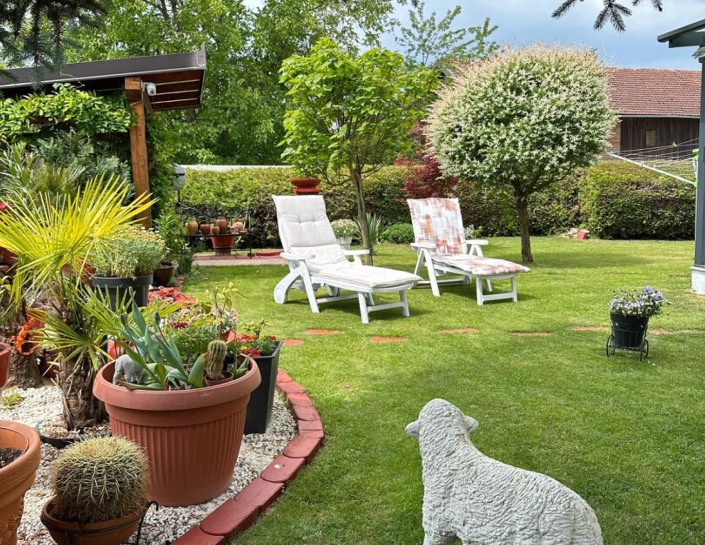 Bezauberndes Einfamilienhaus mit Gartenidylle