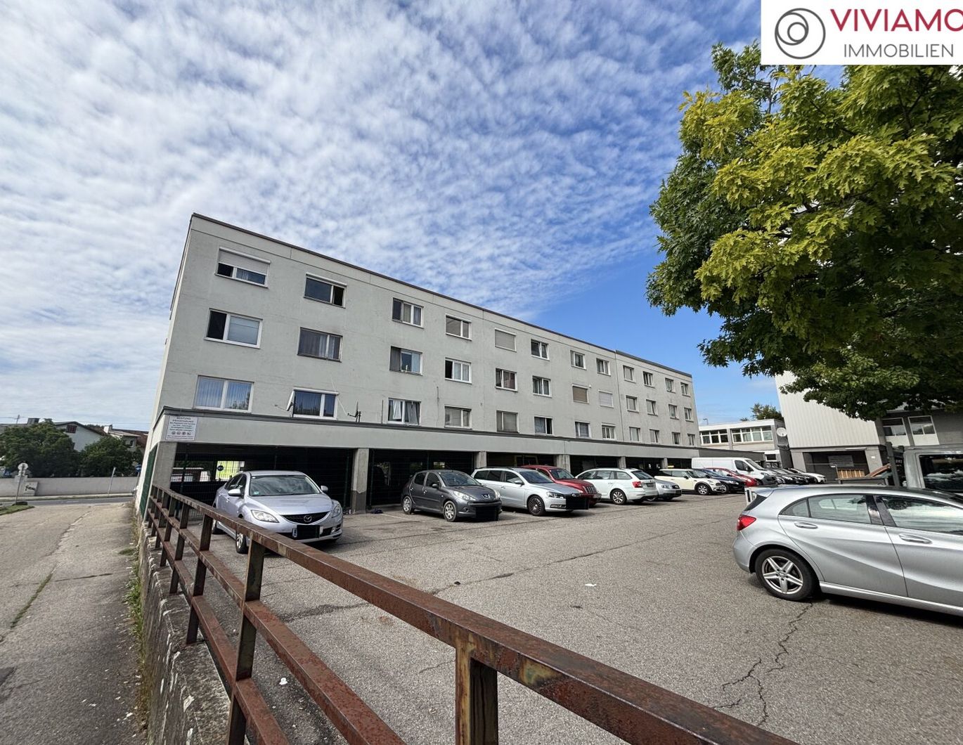 Gepflegte 2-Zimmer-Wohnung mit Loggia und KFZ-Stellplatz!