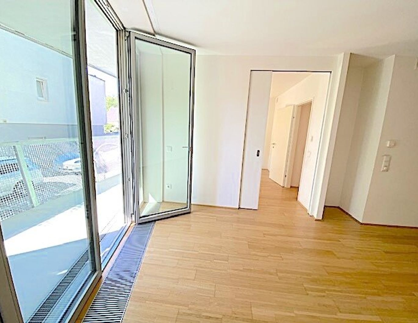 PROVISIONSFREI VOM EIGENTÜMER! 2-ZIMMER WOHNUNG MIT ARBEITSBEREICH NAHE U2 STADLAU!