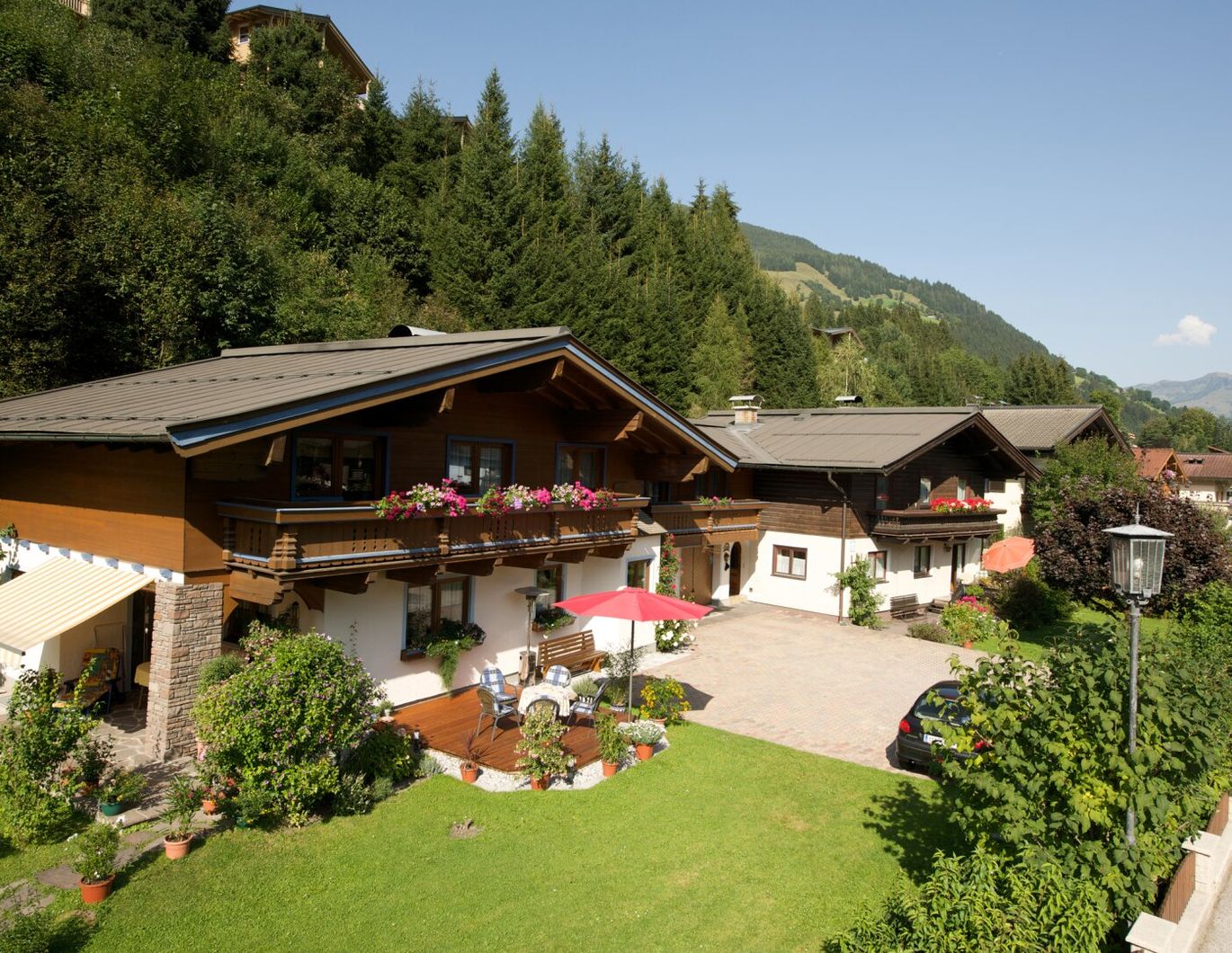 ZWEI LANDHÄUSER mit touristischer Nutzung in Viehhofen / Saalbach