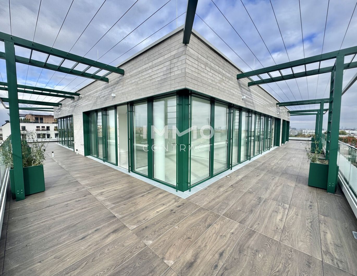Sonnenpenthouse mit 90m2 Terrasse und Ausblick: Provisionsfrei - Wohnung + Büro mit luxuriöser Ausstattung