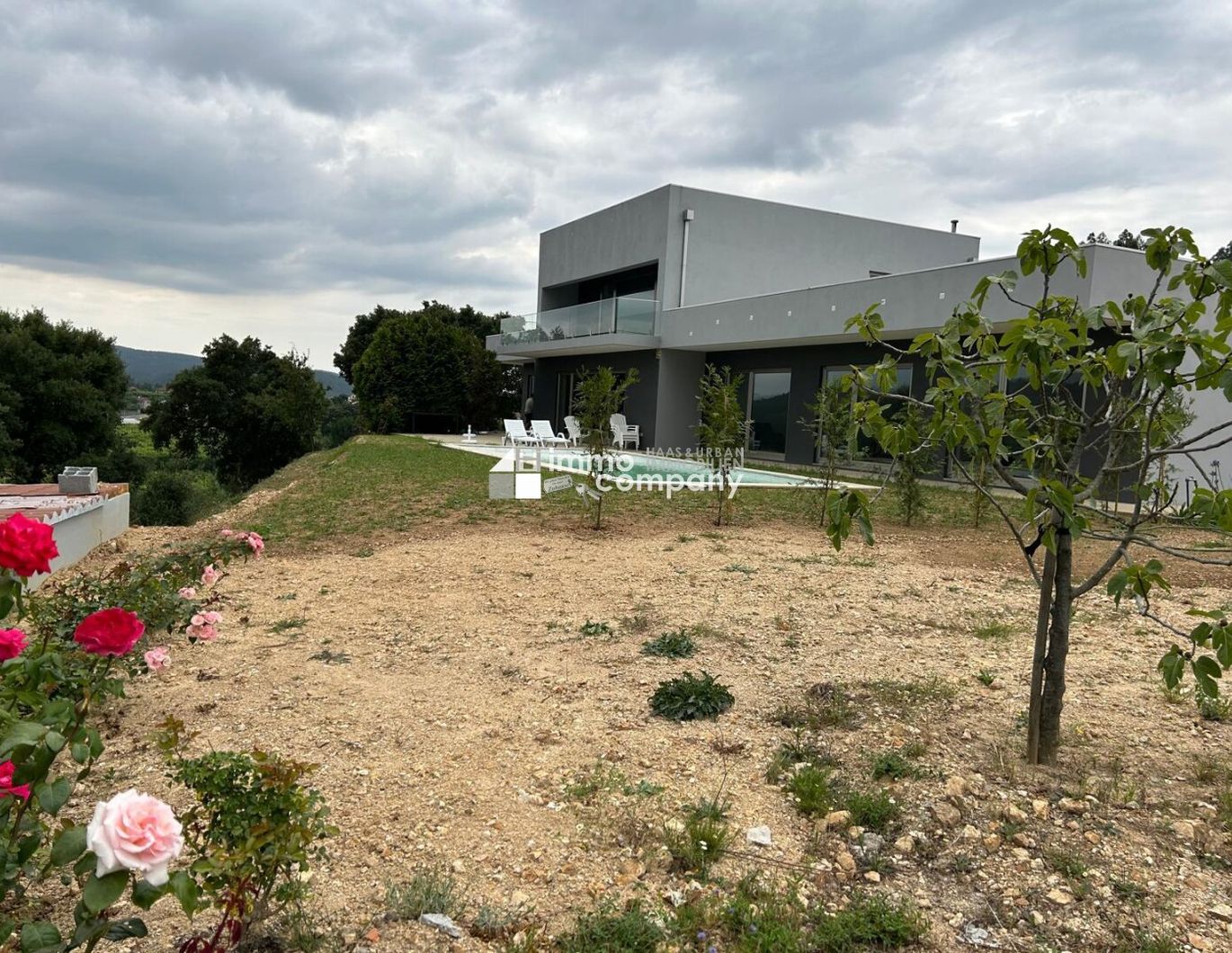 Traumvilla in Castelo de Paiva: Neuwertig, 600m², 5 Zimmer - Ihr neues Zuhause für 1,2 Mio. €!