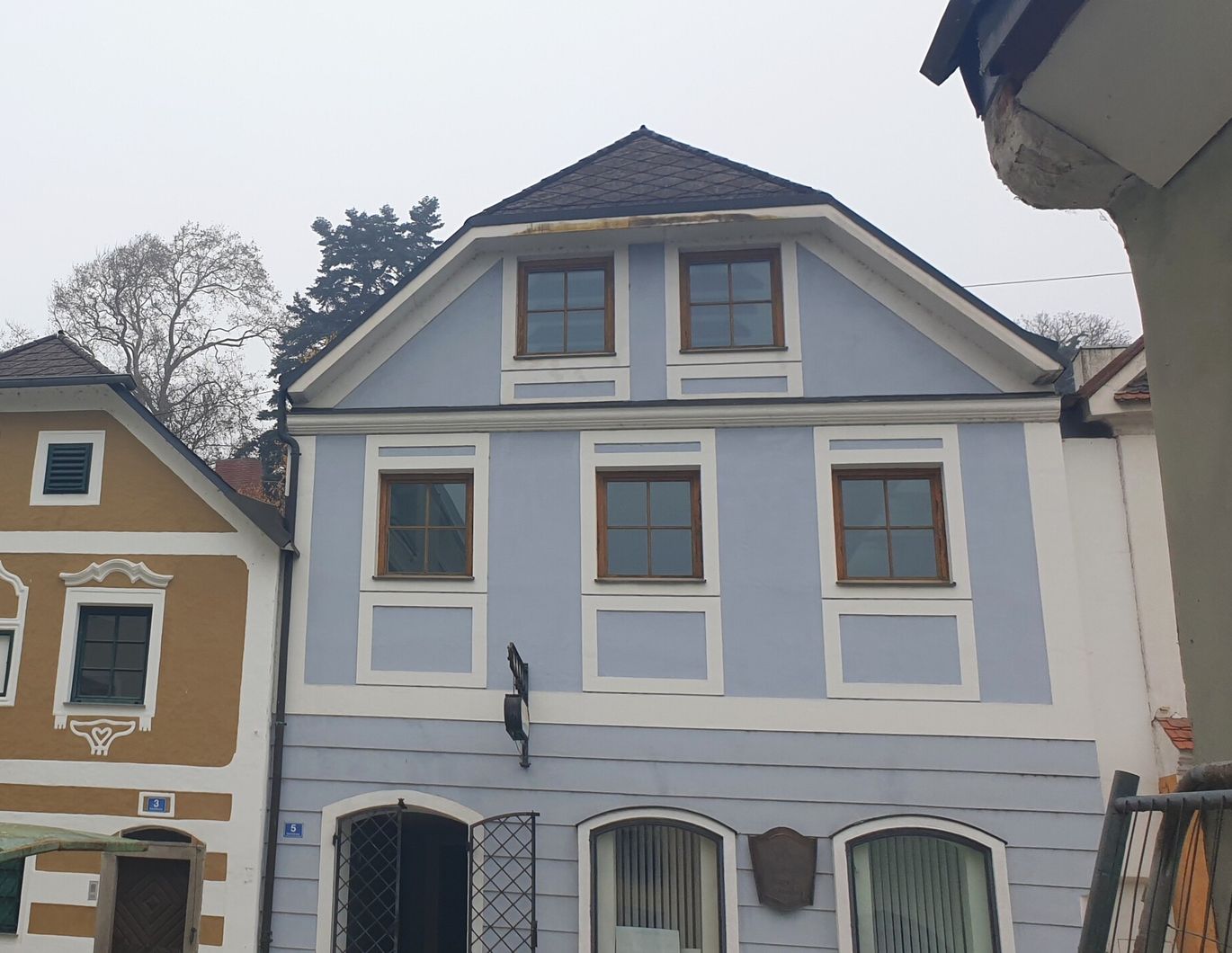 GROSSZÜGIGES WOHNHAUS - oder WOHNEN und ARBEITEN unter einem DACH