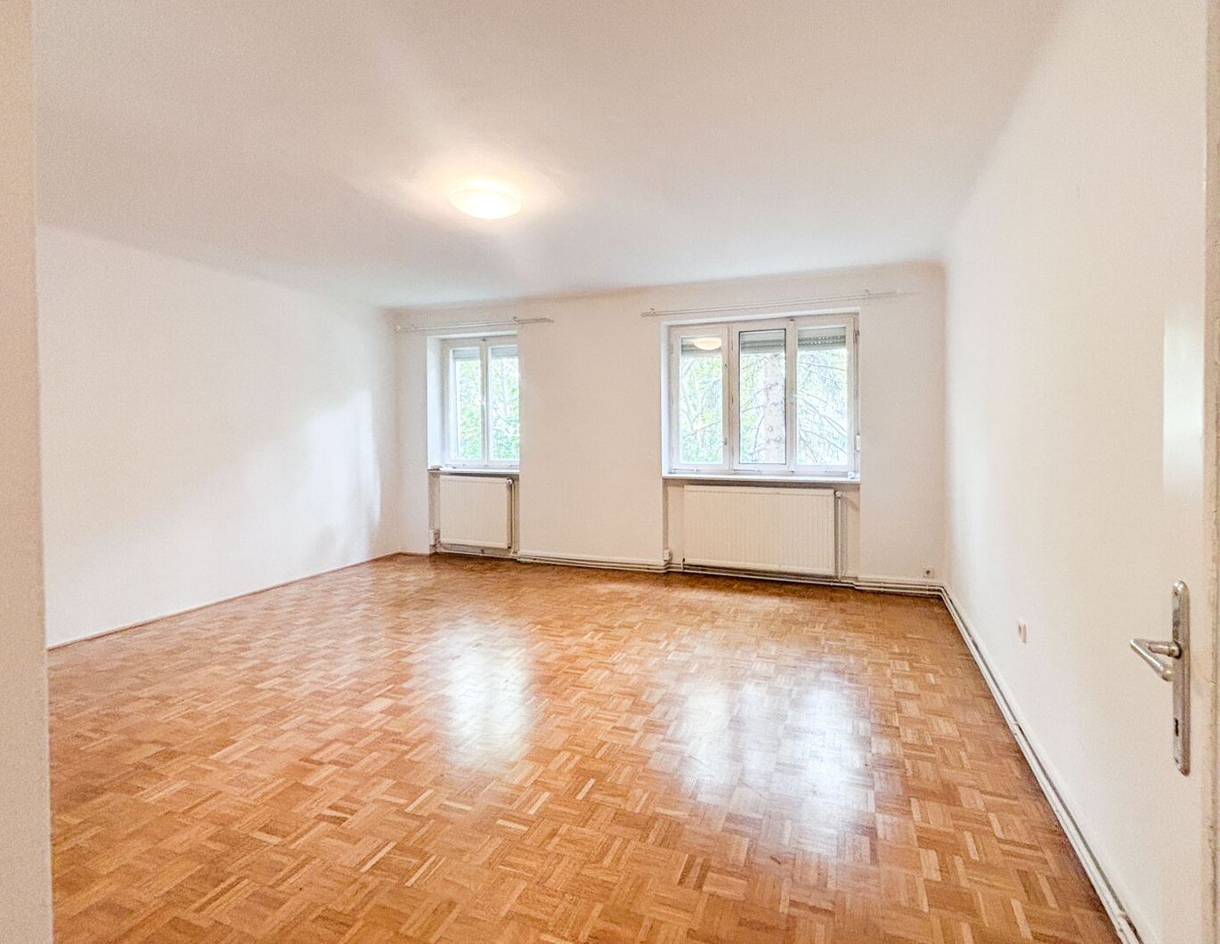 Erstbezug nach Teilsanierung! Ruhige Wohnung mit Grünblick