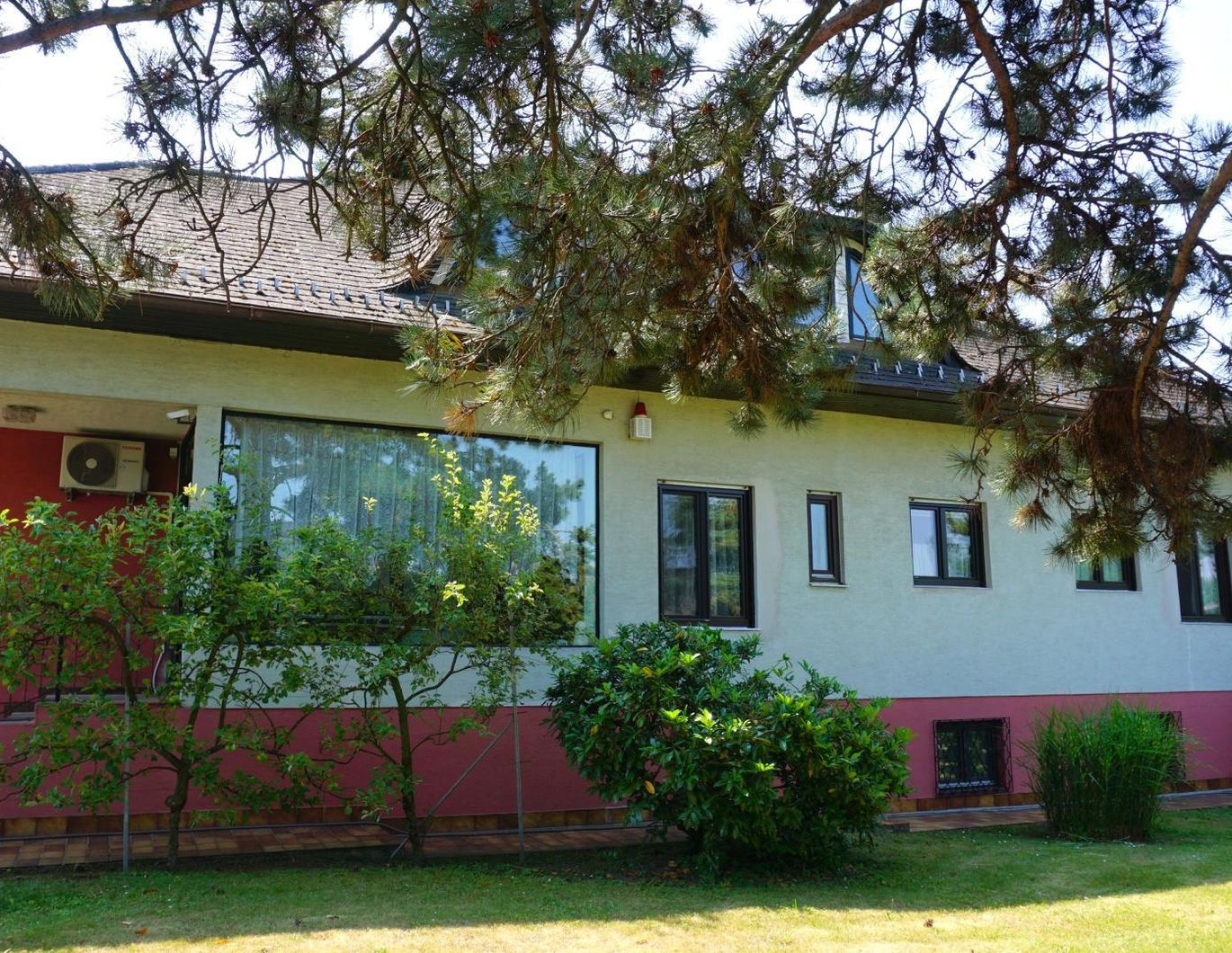 Großzügiges Familienhaus mit Wellnessbereich, Wintergarten & idyllischem Garten nahe Tulln