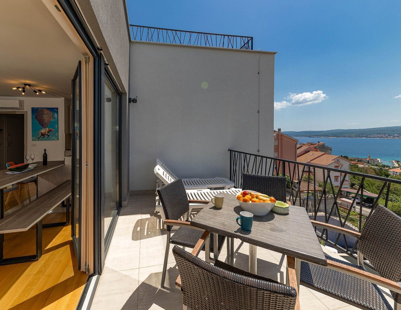 Exklusives Penthouse mit einer 150m² großen Dachterrasse und Meerblick in Crikvenica